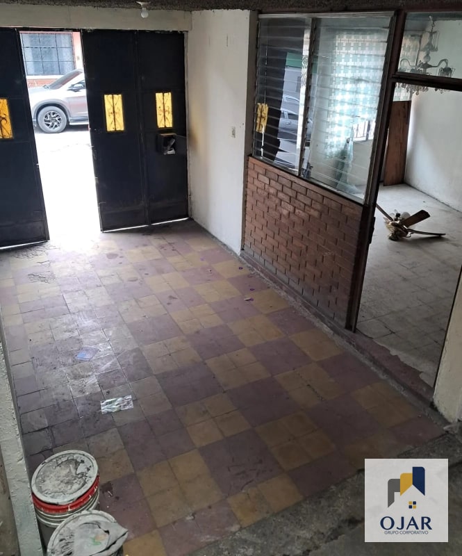 CASA EN VENTA EN ZONA 6, CUENTA CON 3 LOCALES, MEDIA CUADRA DE CALLE MARTÍ - 11