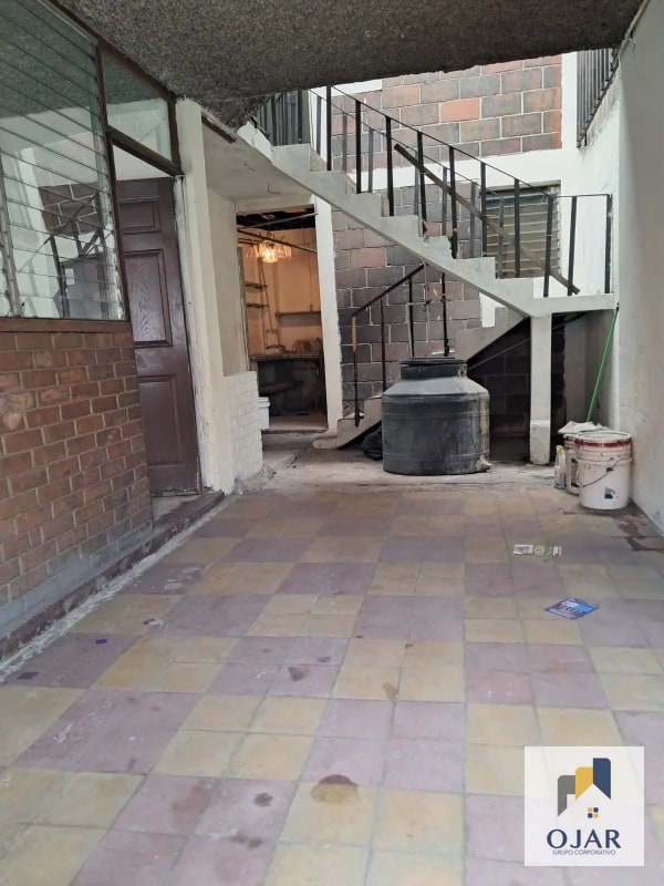 CASA EN VENTA EN ZONA 6, CUENTA CON 3 LOCALES, MEDIA CUADRA DE CALLE MARTÍ - 10