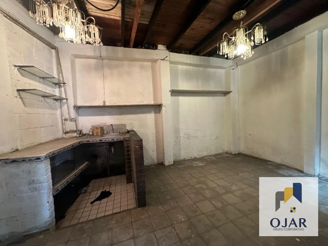 CASA EN VENTA EN ZONA 6, CUENTA CON 3 LOCALES, MEDIA CUADRA DE CALLE MARTÍ - 9