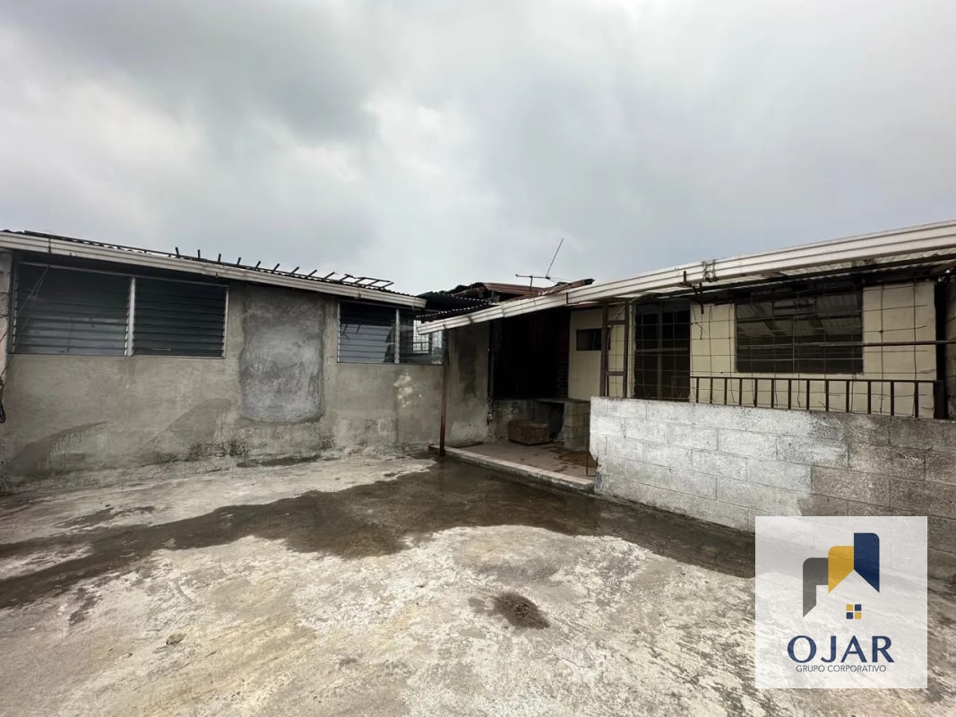 CASA EN VENTA EN ZONA 6, CUENTA CON 3 LOCALES, MEDIA CUADRA DE CALLE MARTÍ - 4