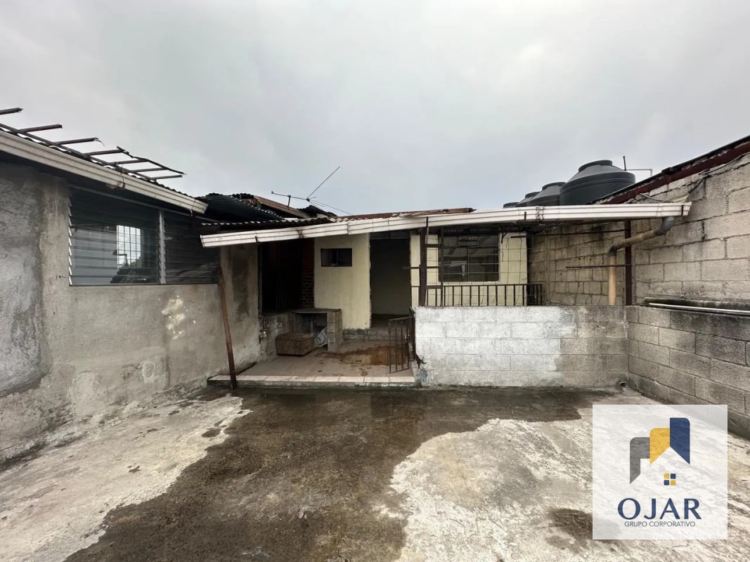 CASA EN VENTA EN ZONA 6, CUENTA CON 3 LOCALES, MEDIA CUADRA DE CALLE MARTÍ - 3