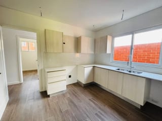 Km 16 Buena Fuente en venta Amplia casa de 4 dormitorios y jardin — Casa en Venta en Buena Fuente, Carretera a El Salvador, Guatemala, Ciudad — miniatura 2 de 5