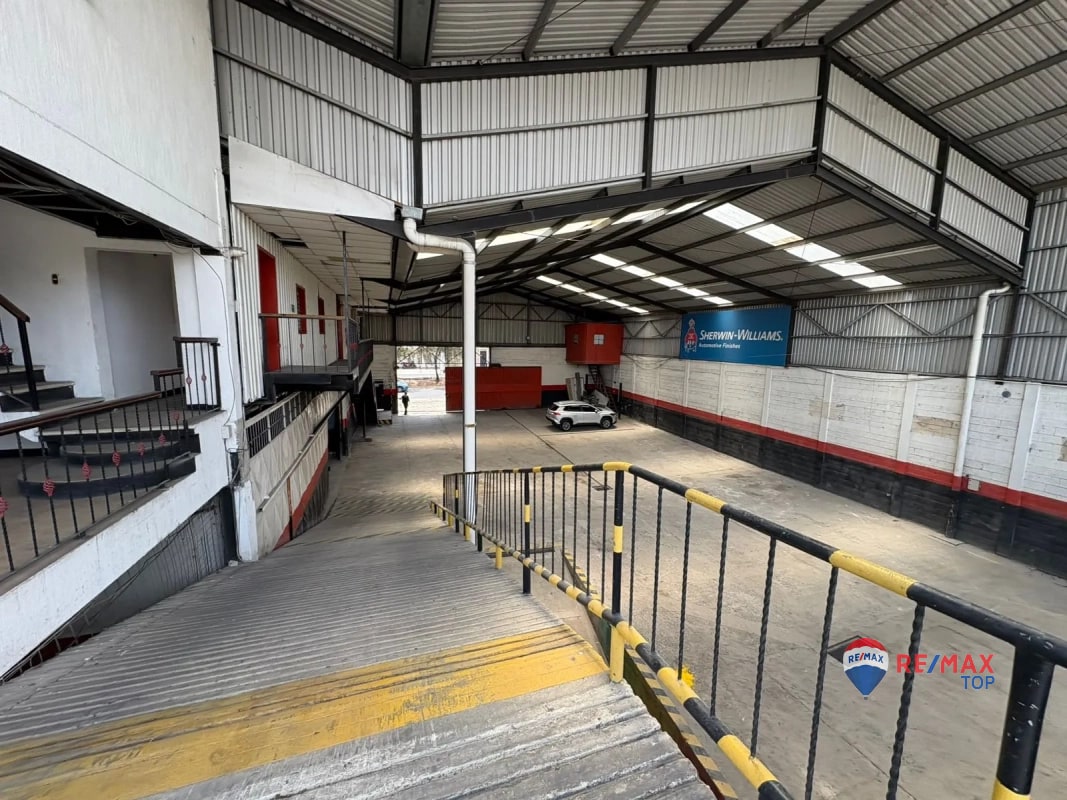 ZONA 8, BODEGA EN SAN CRISTÓBAL 4,200 MTS l AMBIENTES AMPLIOS - 1