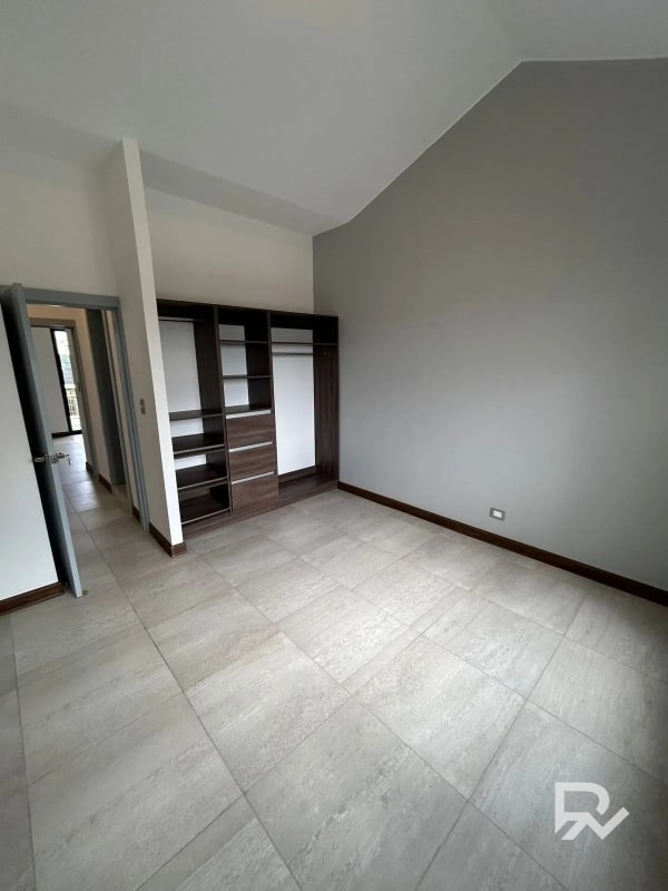 Venta de casa en CAES entrada San José Pinula, Los Manantiales - 15