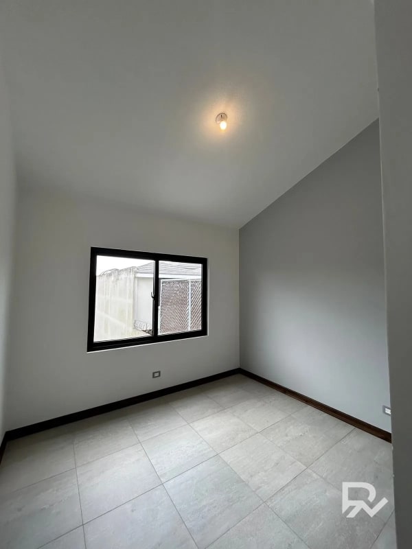 Venta de casa en CAES entrada San José Pinula, Los Manantiales - 11