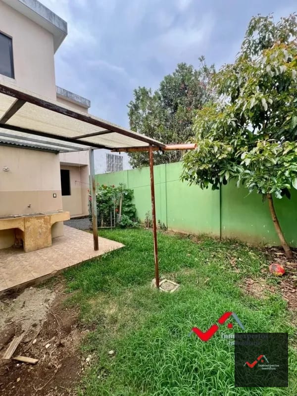 CASA EN VENTA SAN CRISTOBAL, ZONA 8 MIXCO — Casa en Venta en Pinares de San Cristobal, Zona 8 Mixco, Guatemala, Ciudad — foto 8 de 14