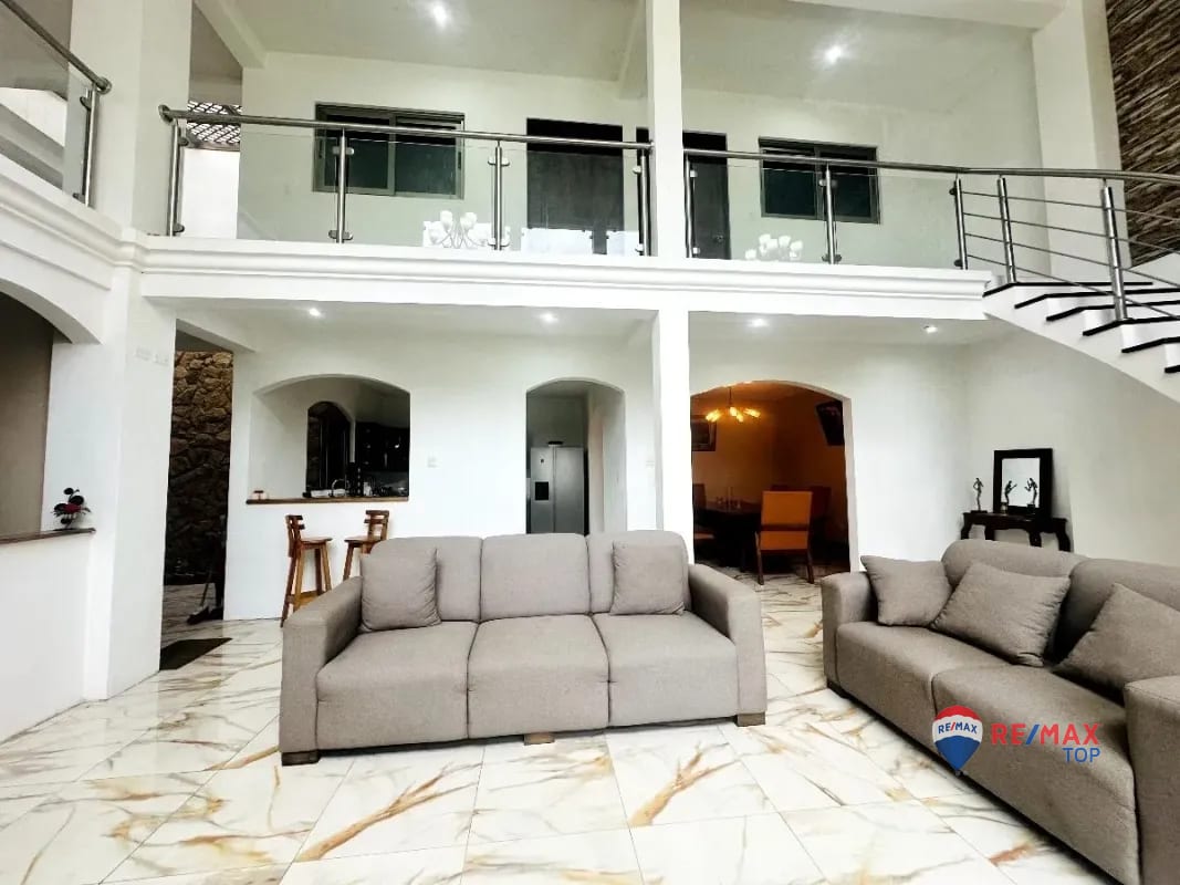 CASA EN VENTA EN RESIDENCIAL VISTAS DE FLORENCIA 4 DORMITORIOS / A 10 MIN. DE ANTIGUA GUATEMALA — Casa en Venta en San Miguel Milpas Altas, Sacatepéquez — foto 2 de 6