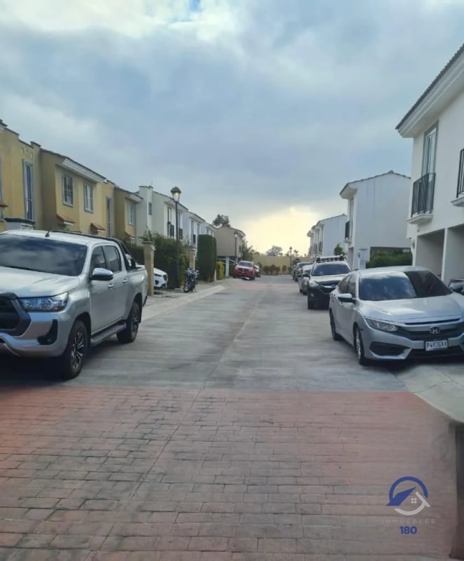 Casa en venta en Santa Rita 2, Villa Nueva - 13