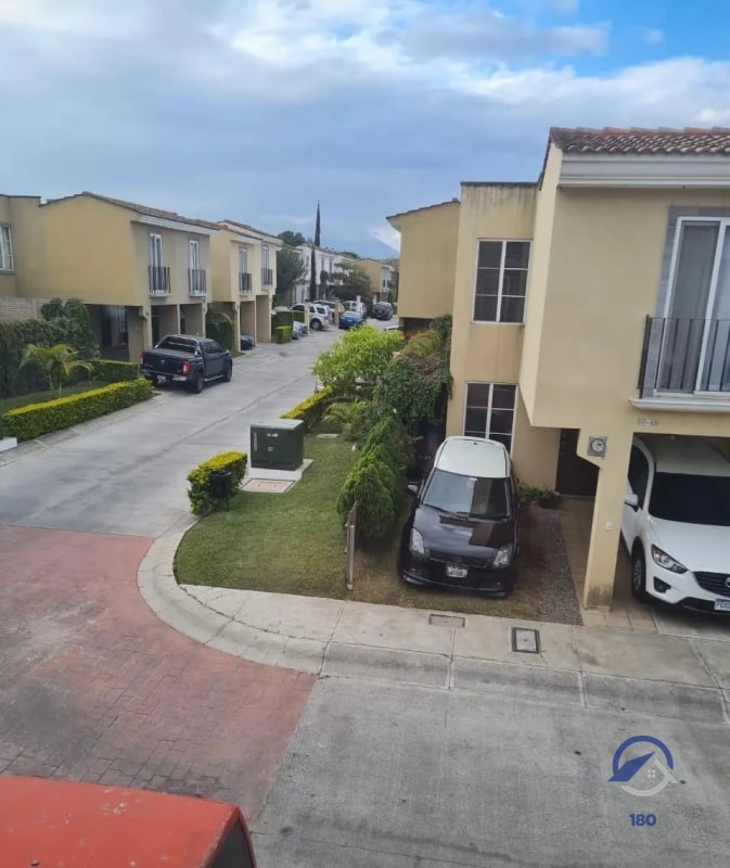 Casa en venta en Santa Rita 2, Villa Nueva - 2