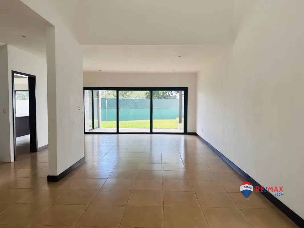 CASA MODERNA, COND. PORTAL VERDE 3 DORMITORIOS / STA. CATARINA PINULA — Casa en Venta en Santa Catarina Pinula, Guatemala, Ciudad — foto 5 de 9