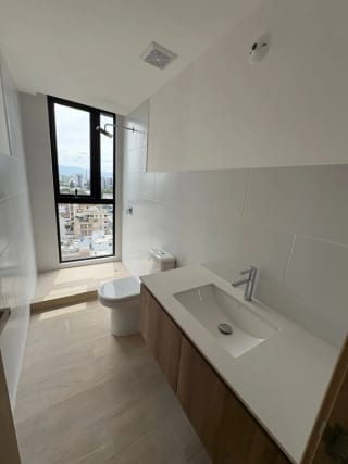Apartamento en renta en Edificio de zona 10. Con cuarto de servicio! — Apartamento en Alquiler en Zona 10, Guatemala, Ciudad — miniatura 7 de 9