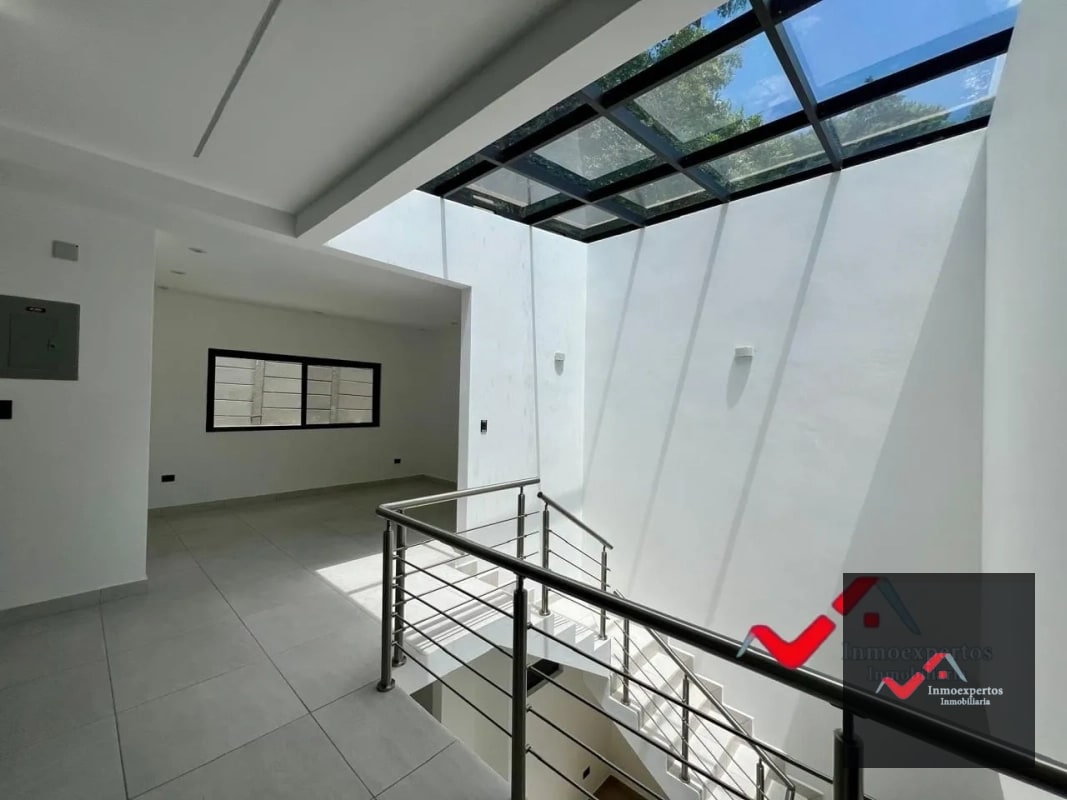 CASA EN VENTA ZONA 16 CARRETERA CRISTO REY PIEDRA PARADA, A 3 MINUTOS DE EL PULTE Y A UN COSTADO DE APARTAMENTOS NAGANO - 2