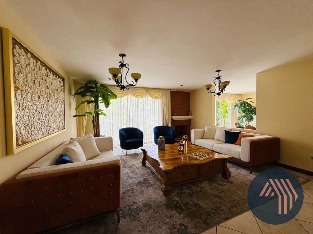 VENTA DE AMPLIA Y CÉNTRICA CASA - SAN LAZARO, ZONA 15 - 17