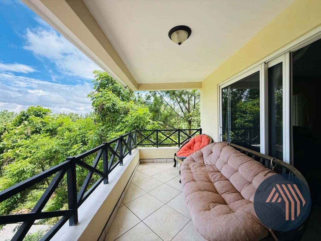 VENTA DE AMPLIA Y CÉNTRICA CASA - SAN LAZARO, ZONA 15 - 2