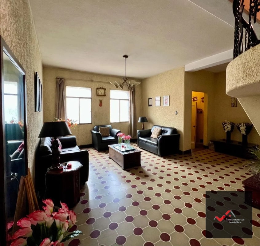 CASA EN VENTA ZONA 1 SOBRE 7MA AVENIDA - 16