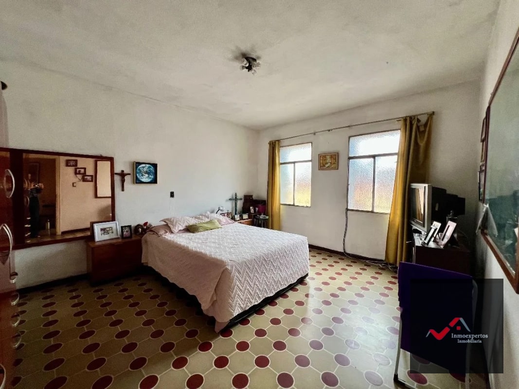 CASA EN VENTA ZONA 1 SOBRE 7MA AVENIDA - 14