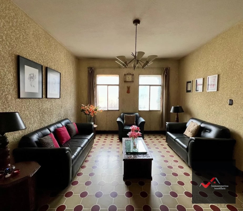 CASA EN VENTA ZONA 1 SOBRE 7MA AVENIDA - 9
