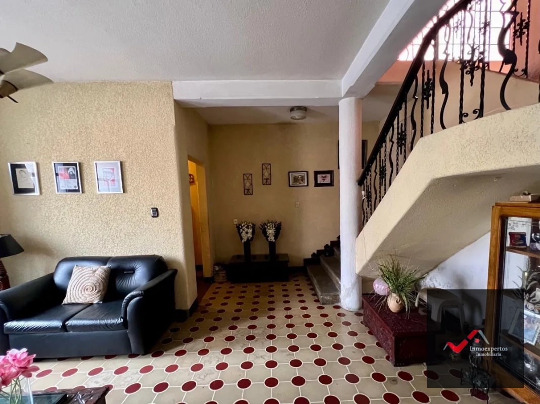 CASA EN VENTA ZONA 1 SOBRE 7MA AVENIDA - 2