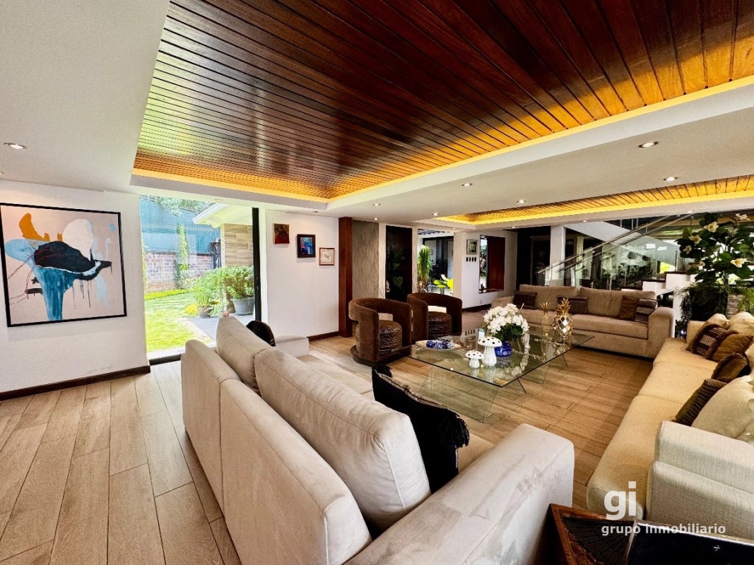 Casa exclusiva en alquiler en zona 10 – Ideal para embajada, family office u oficina privada de alto nivel - 12