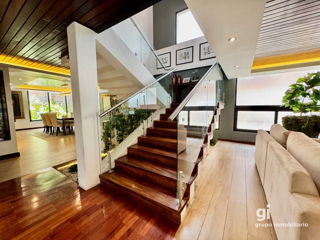 Casa exclusiva en alquiler en zona 10 – Ideal para embajada, family office u oficina privada de alto nivel - 9