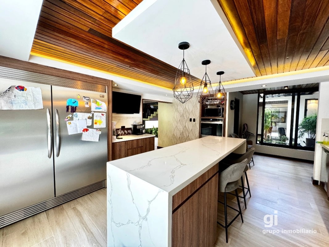 Casa exclusiva en alquiler en zona 10 – Ideal para embajada, family office u oficina privada de alto nivel - 8