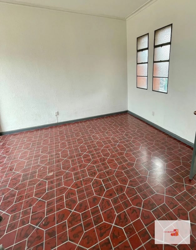 Oficina en Calle Montufar y Plazuela España zona 9 - 5