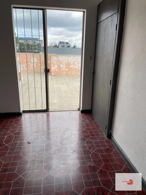 Oficina en Calle Montufar y Plazuela España zona 9 - 2