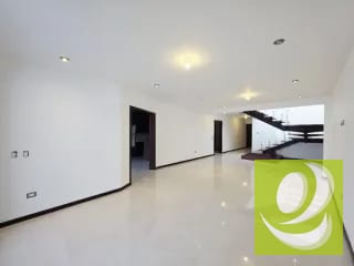 ESCTRENA CASA EN VENTA EN LAS 3 CEIBAS DE SAN CRISTOBAL ZONA 8 MIXCO — Casa en Venta en Zona 8 Mixco, Guatemala, Ciudad — miniatura 11 de 15