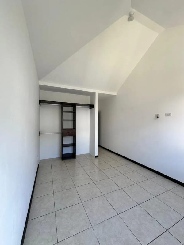 ¡ATENCIÓN INVERSIONISTAS! CASA EN VENTA VISTAS DE SAN ISIDRO II, Z.16 | CASA EN VENTA de 3 Niveles — Casa en Venta en Vistas de San Isidro, Zona 16, Guatemala, Ciudad — foto 14 de 17