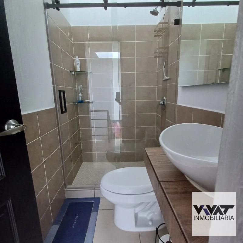 Linda casa en venta en Condominio La Reserva  Km 26.5 carretera a el Salvador Villa Canales 📍 - 16
