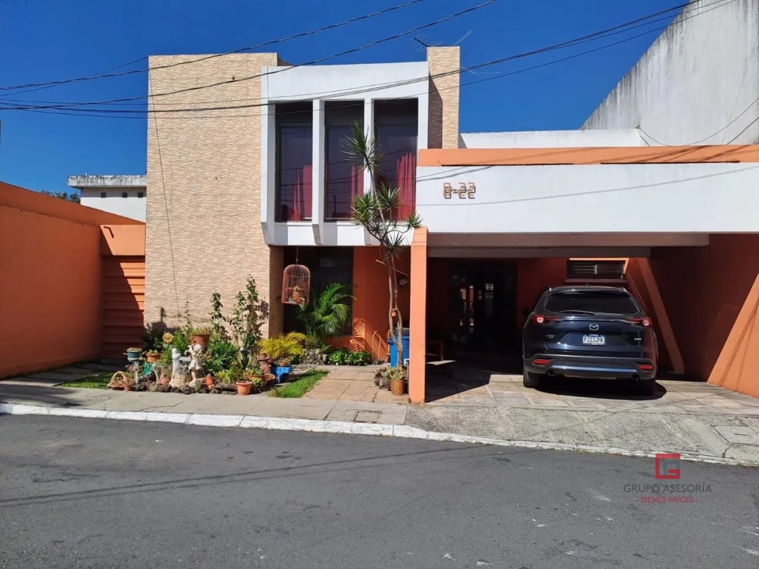 Linda casa en venta en Resideciales Roosevelt zona 7 de Mixco - 1