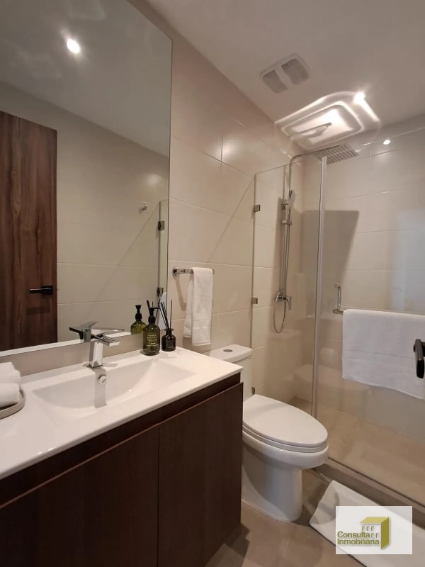 Zona 10/ Edificio Viana / Con financiamiento - 7