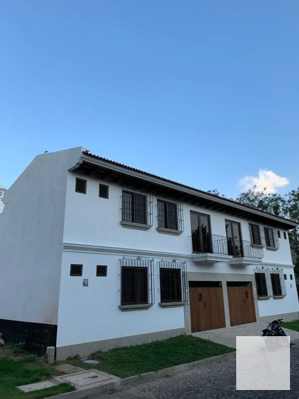 Residencia con potencial para Airbnb en Antigua Guatemala - 1