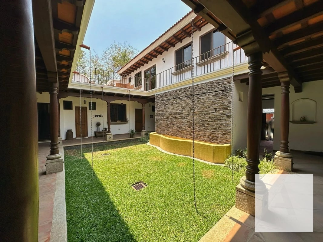 Residencia con potencial para Airbnb en Antigua Guatemala - 2