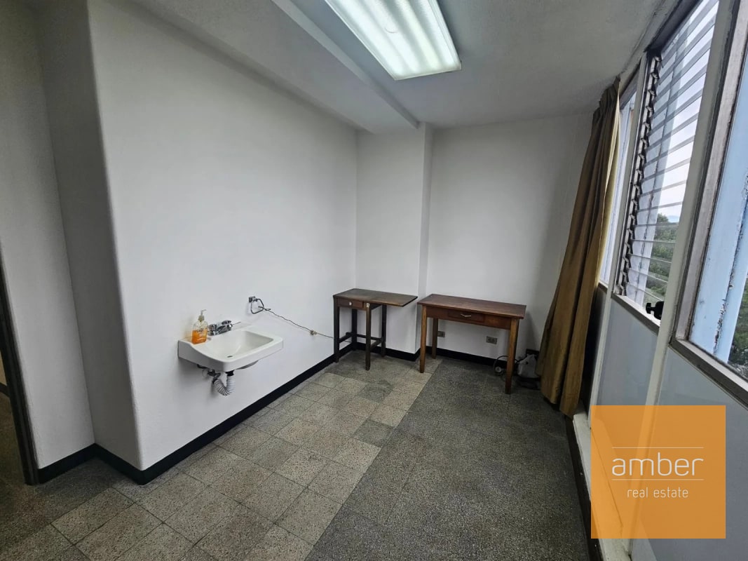 Clínica en Centro Médico, Zona 10 - 7