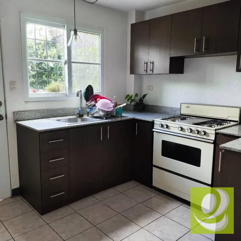 VENDO CASA EN CONDOMINIO FUENTES DEL VALLE NORTE — Casa en Venta en Fuentes Del Valle Norte II, Zona 18, Guatemala, Ciudad — foto 3 de 3