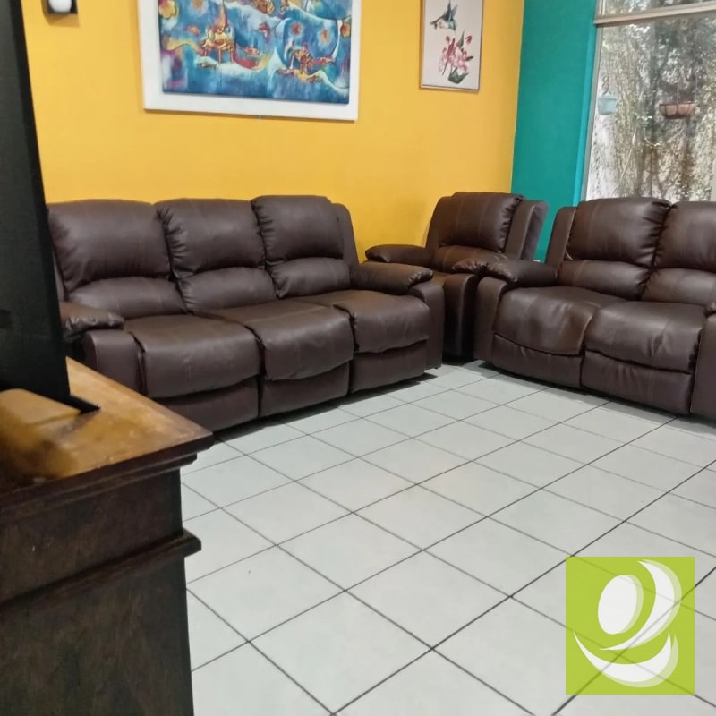 Vendo casa de 3 niveles en excelente ubicación, zona 5 - 4
