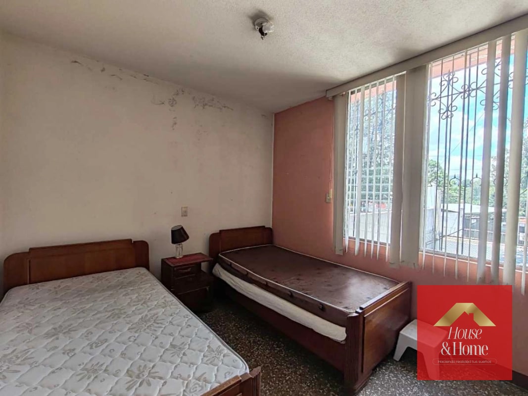 Casa en venta zona 15 de 4 habitaciones - 10