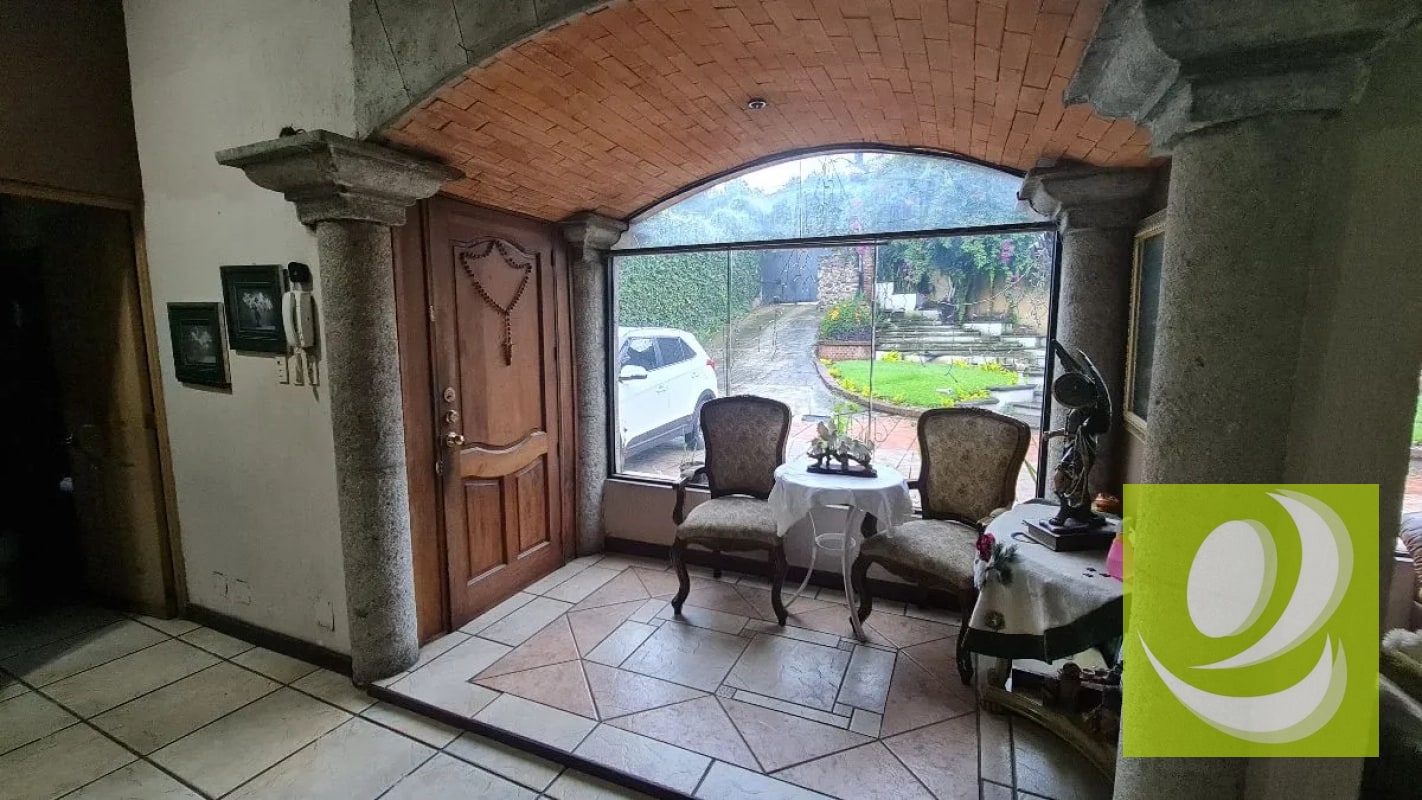 Vendo casa grande sobre Carretera Interamericana Mixco - 1