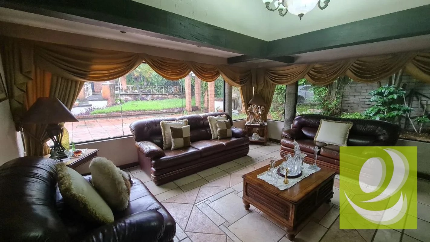 Vendo casa grande sobre Carretera Interamericana Mixco - 7