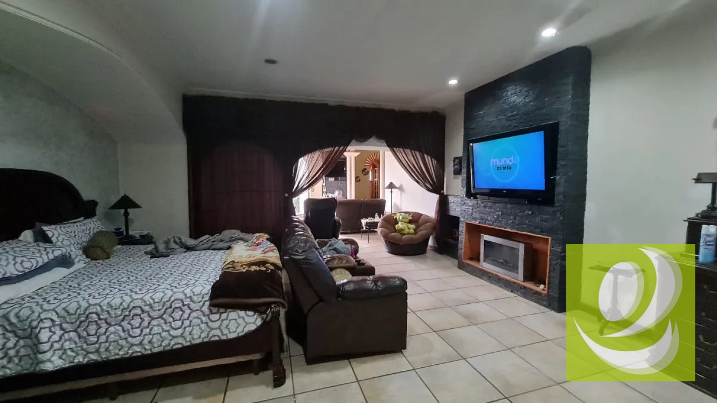 Vendo casa grande sobre Carretera Interamericana Mixco - 3
