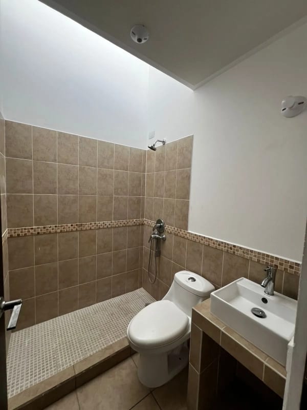 Residencia carretera el salvador / PDA — Casa en Venta en Carretera a El Salvador, Guatemala, Ciudad — foto 3 de 11