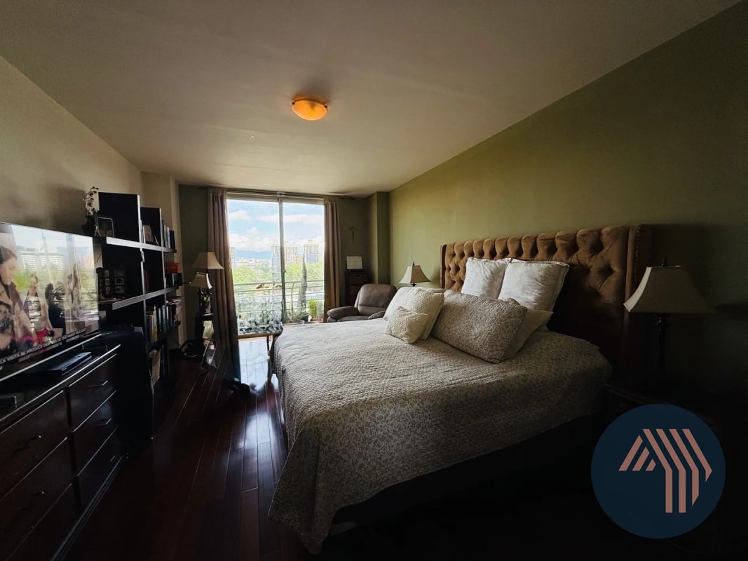 VENTA DE CÉNTRICO Y AMPLIO APARTAMENTO - BENEVENTO, ZONA 14 - 10