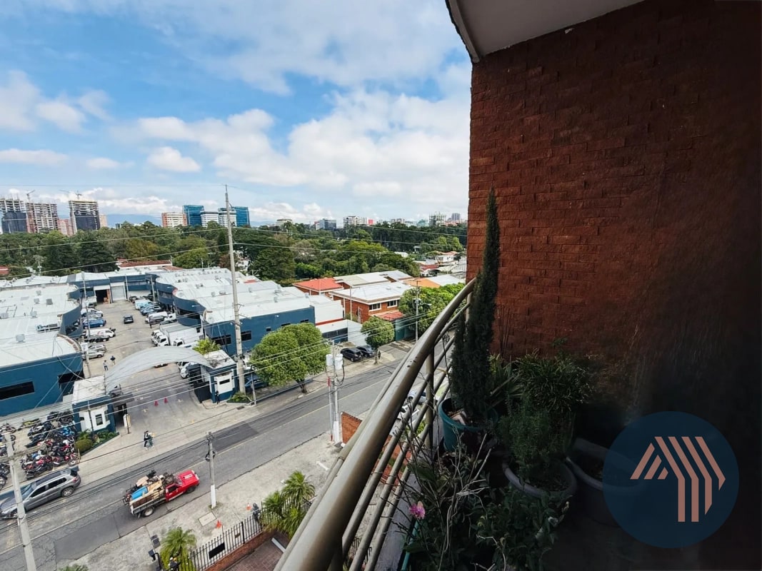VENTA DE CÉNTRICO Y AMPLIO APARTAMENTO - BENEVENTO, ZONA 14 - 9