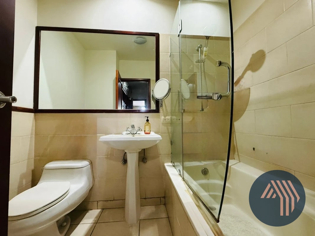 VENTA DE CÉNTRICO Y AMPLIO APARTAMENTO - BENEVENTO, ZONA 14 - 6
