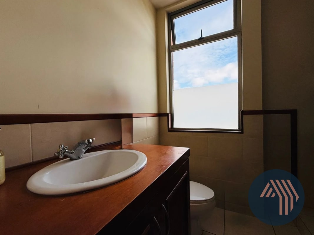 VENTA DE CÉNTRICO Y AMPLIO APARTAMENTO - BENEVENTO, ZONA 14 - 2