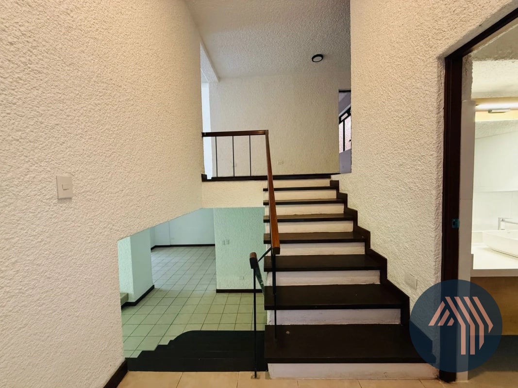 ALQUILER DE APTO. TIPO TOWNHOUSE - LA SOLANA, ZONA 15 - 1