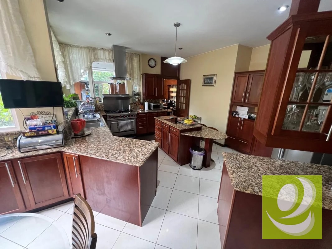 CASA EN VENTA CARRETERA SANTA ELENA BARILLAS - 4