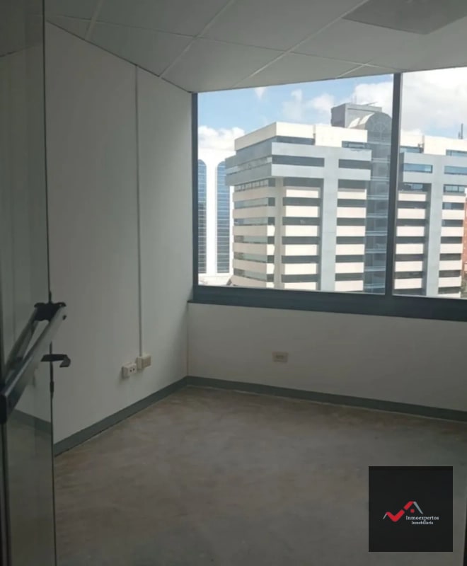 OFICINA EN RENTA ZONA 10 - 2
