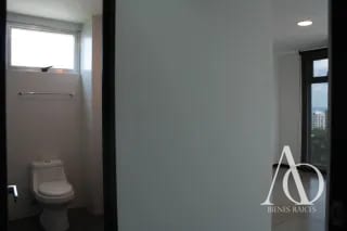 Apartamento en Alquiler / Venta  Edificio Telia, zona 15 VH2 N9 / EN DIRECTO 2025 02 — Apartamento en Venta en Telia, Zona 15, Guatemala, Ciudad — miniatura 4 de 7